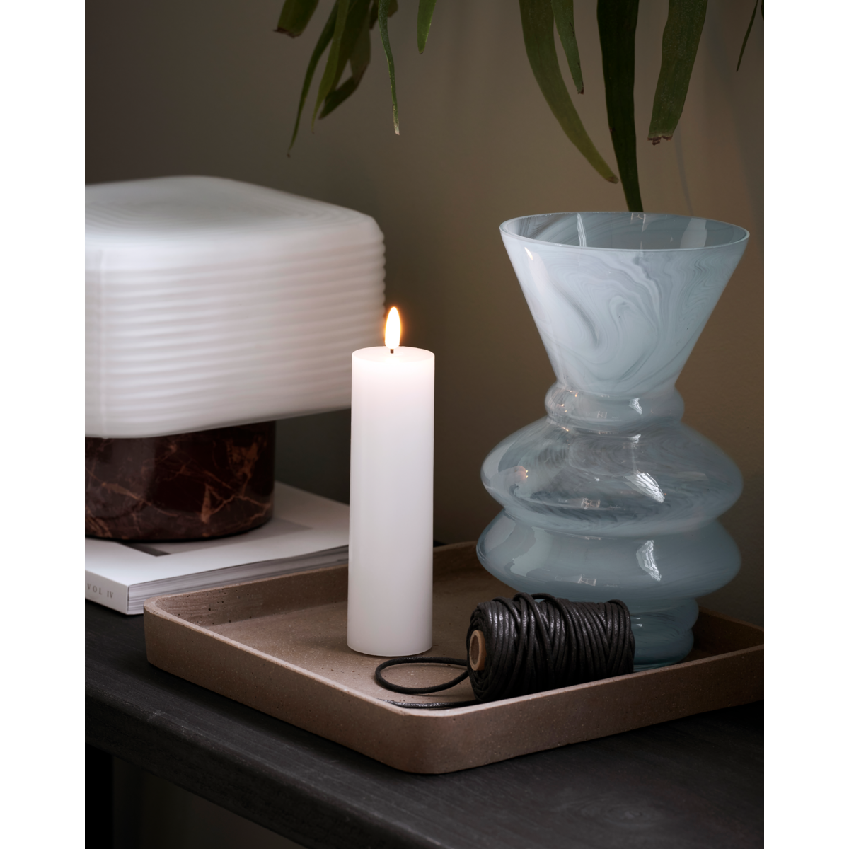 Leve, abalado, branco