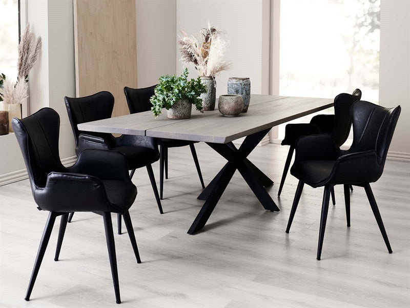 Cadeira perdida, preta