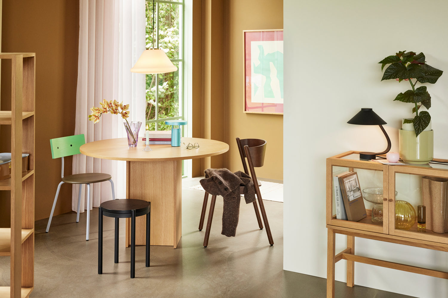 Cadeira de Jantar Oblíqua Marrom - 55x51xh80cm