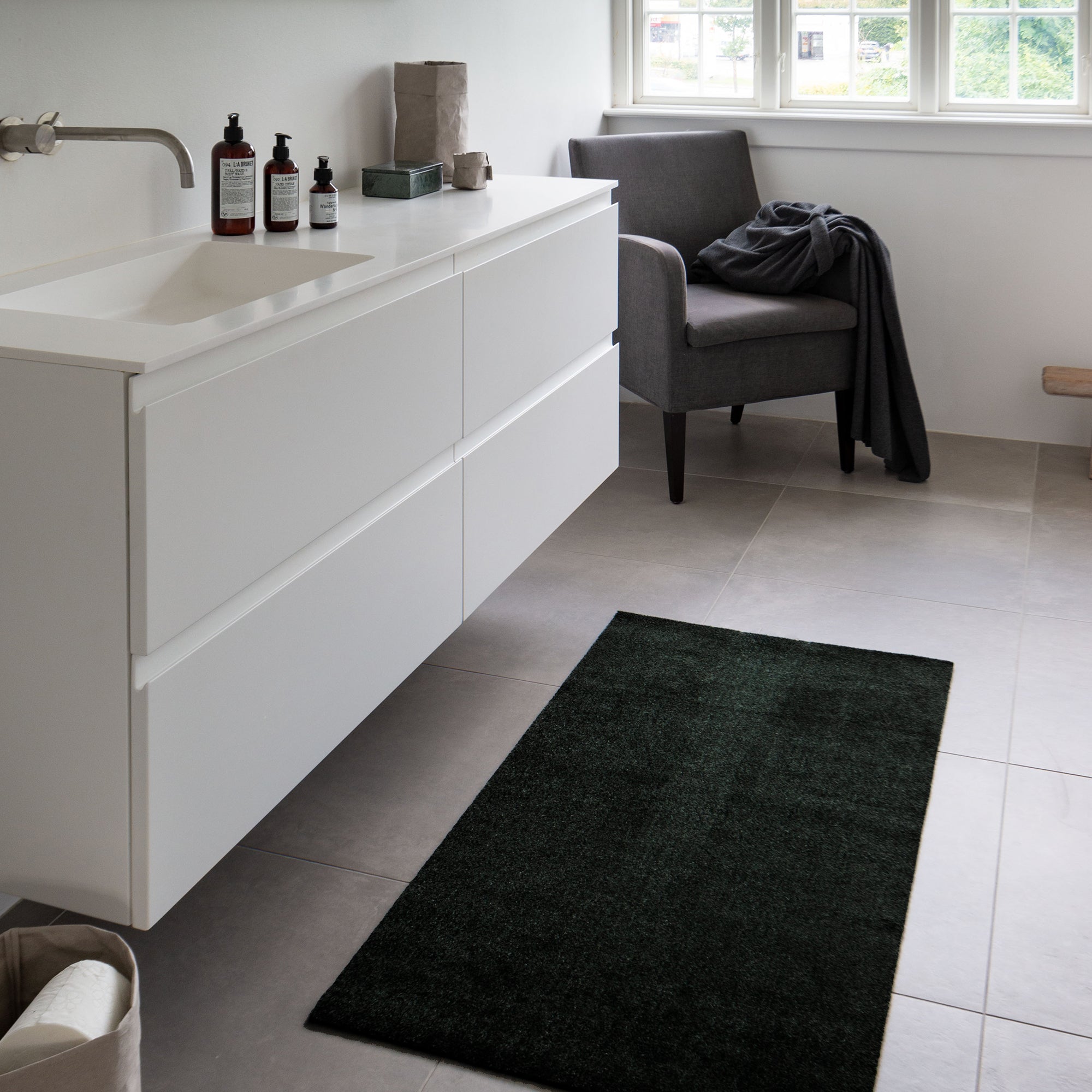 GULVMÅTTE 60 x 90 CM - UNI COLOR/BLACK - Tica Copenhagen - DesignGaragen.dk