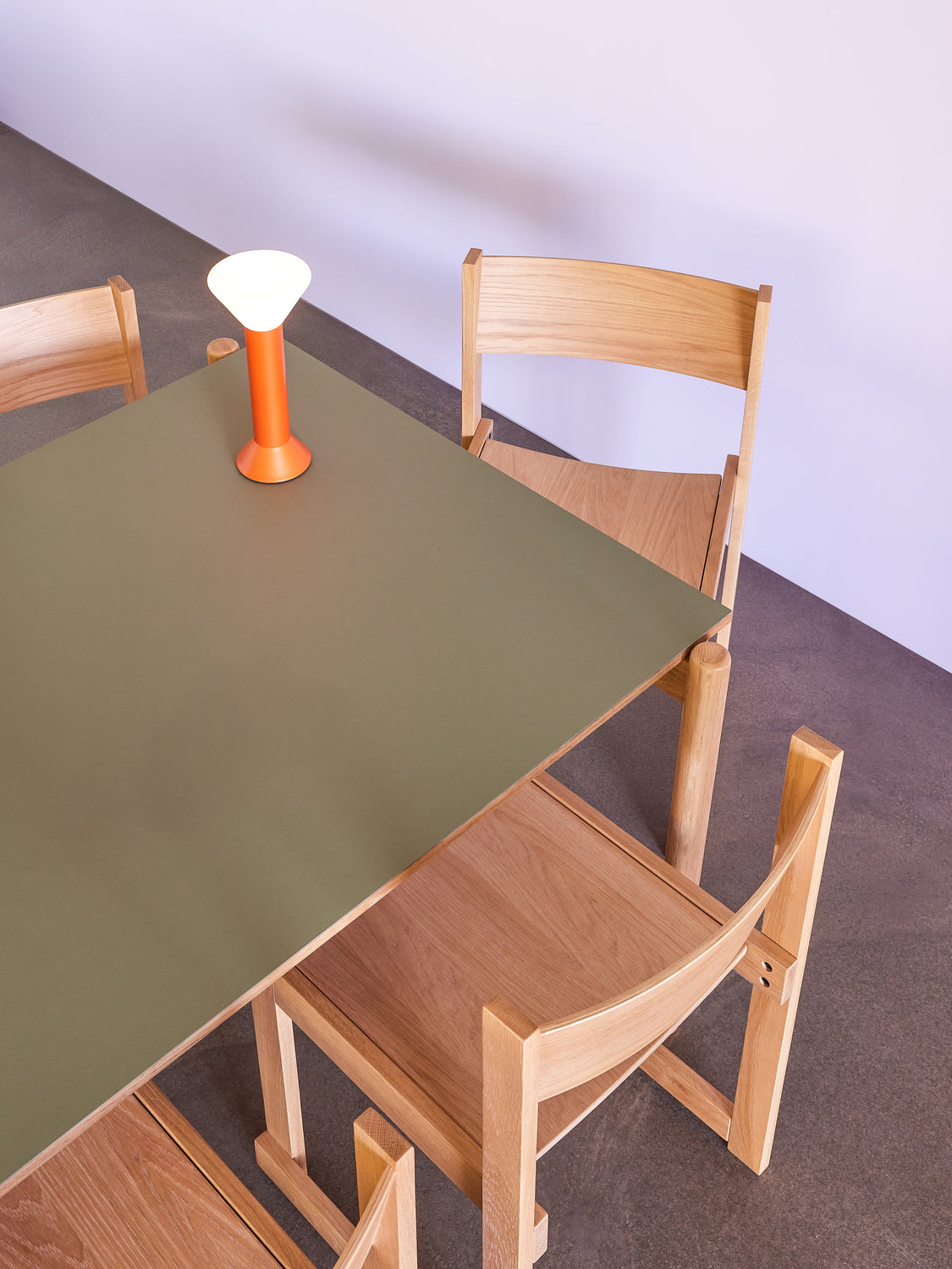 Mesa de Jantar Oblíqua Retangular Verde Oliva - 190x107xh75cm