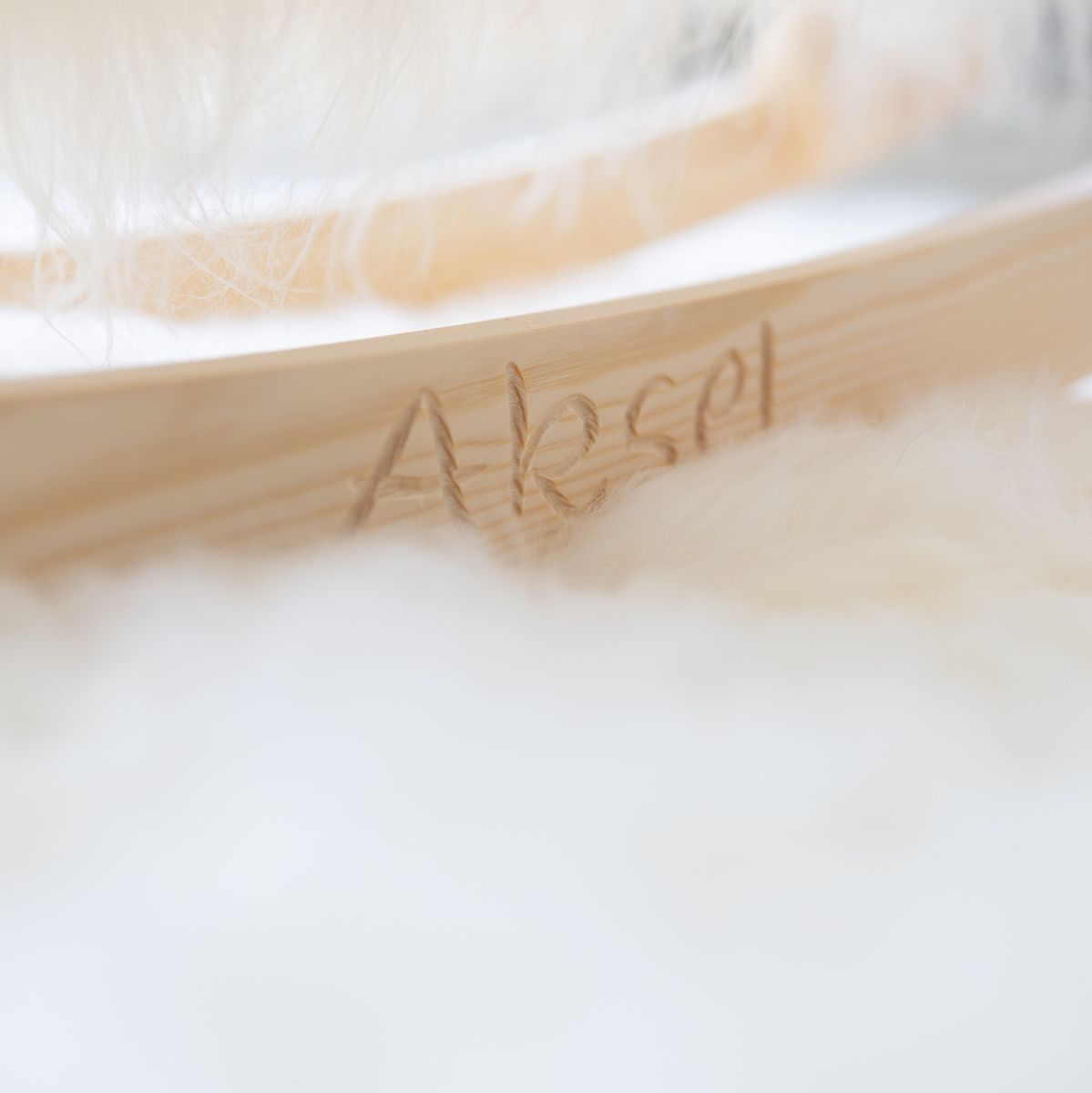 Manray Povl Kjer Design | Pele de cordeiro de pêlo comprido | Grande C85xL25xA60 cm