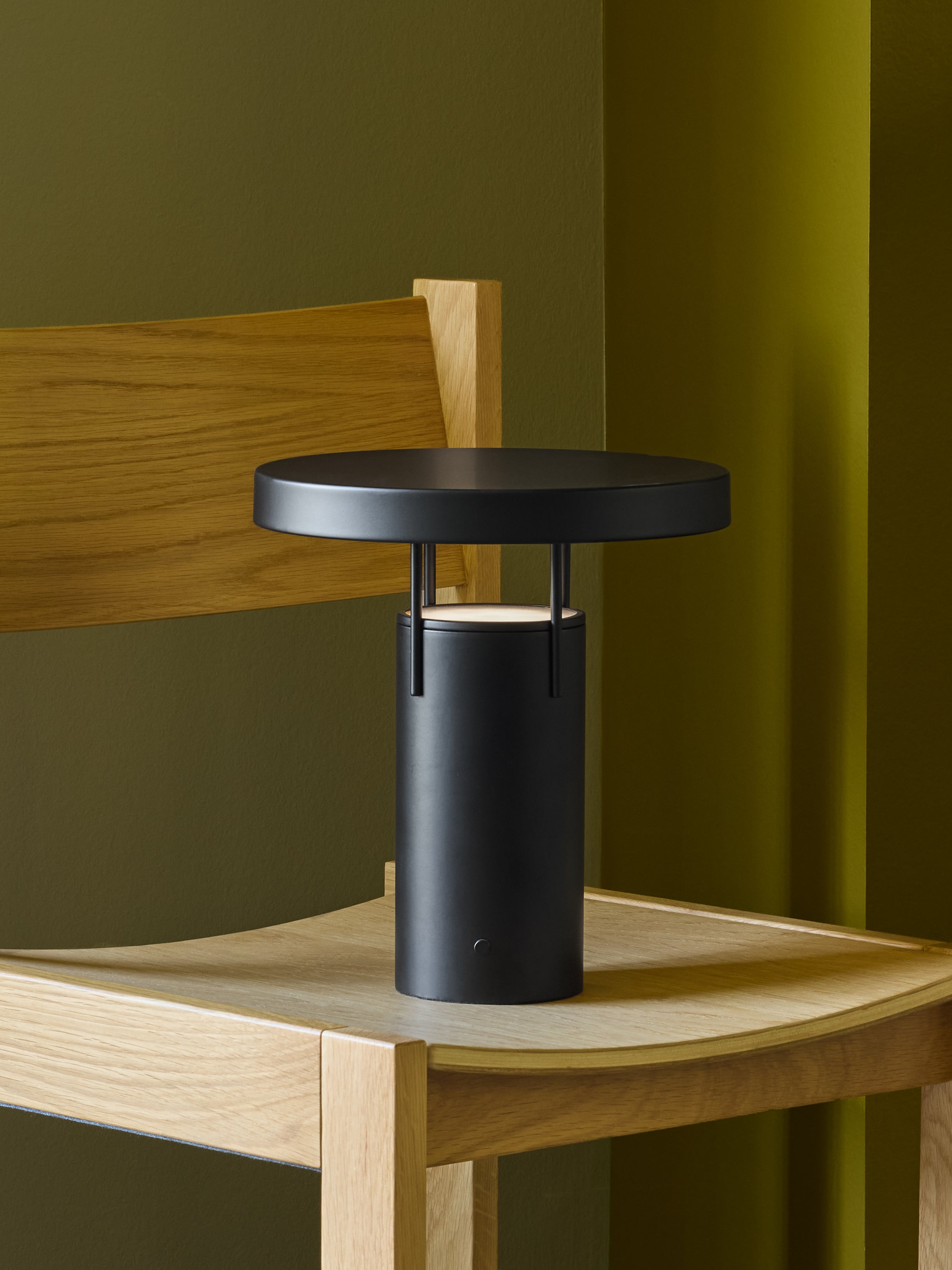 Lâmpada Portátil BringMe Preto Mate - ø25xh28cm