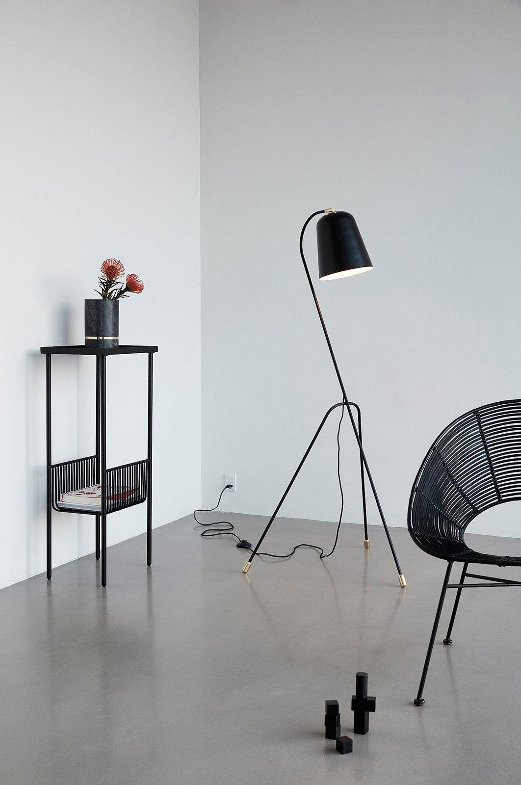 Tabela de console eyrie pequena preta - 40x30xh93cm