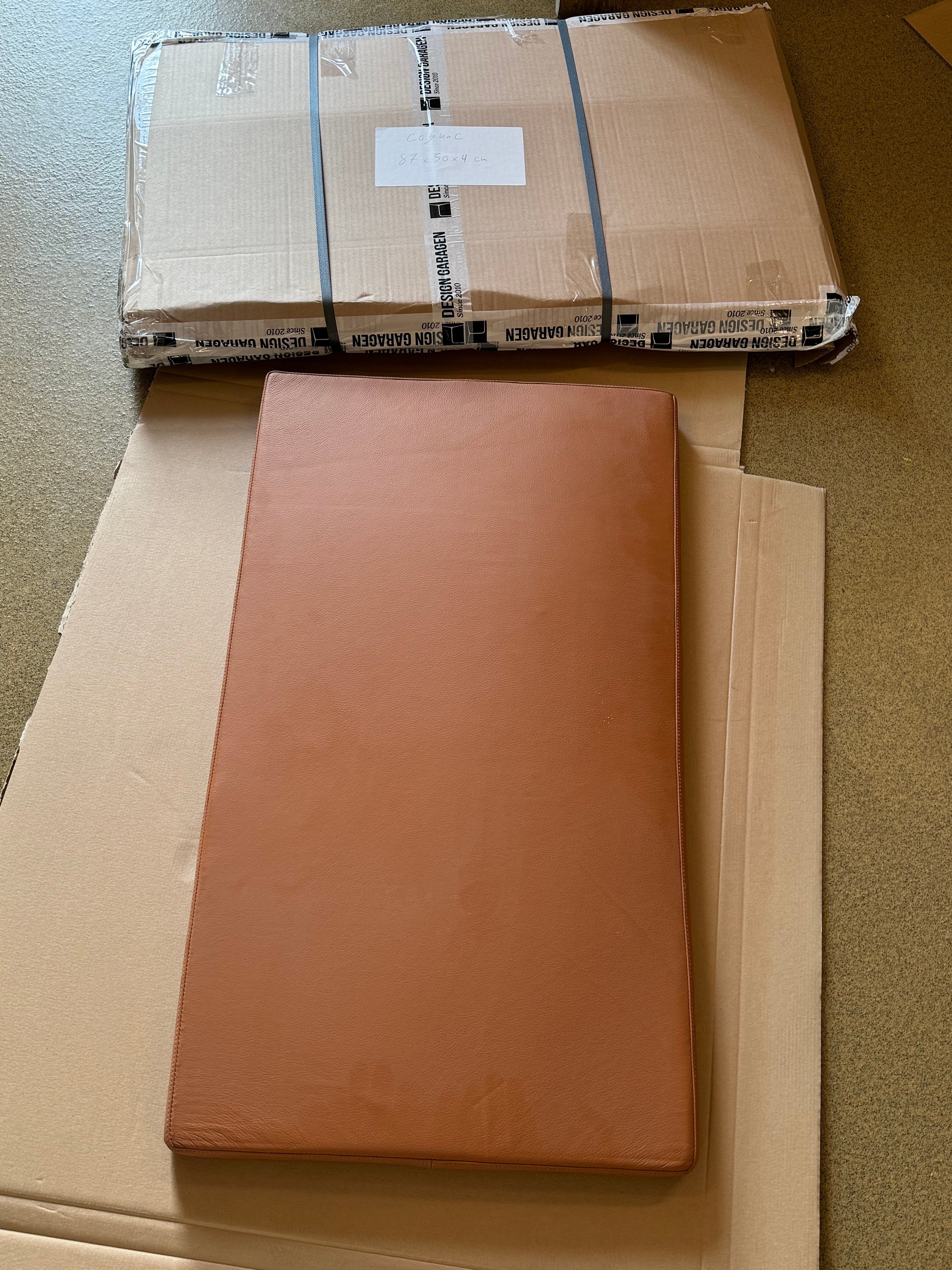 Almofada em couro Cognac 87x50x4 cm