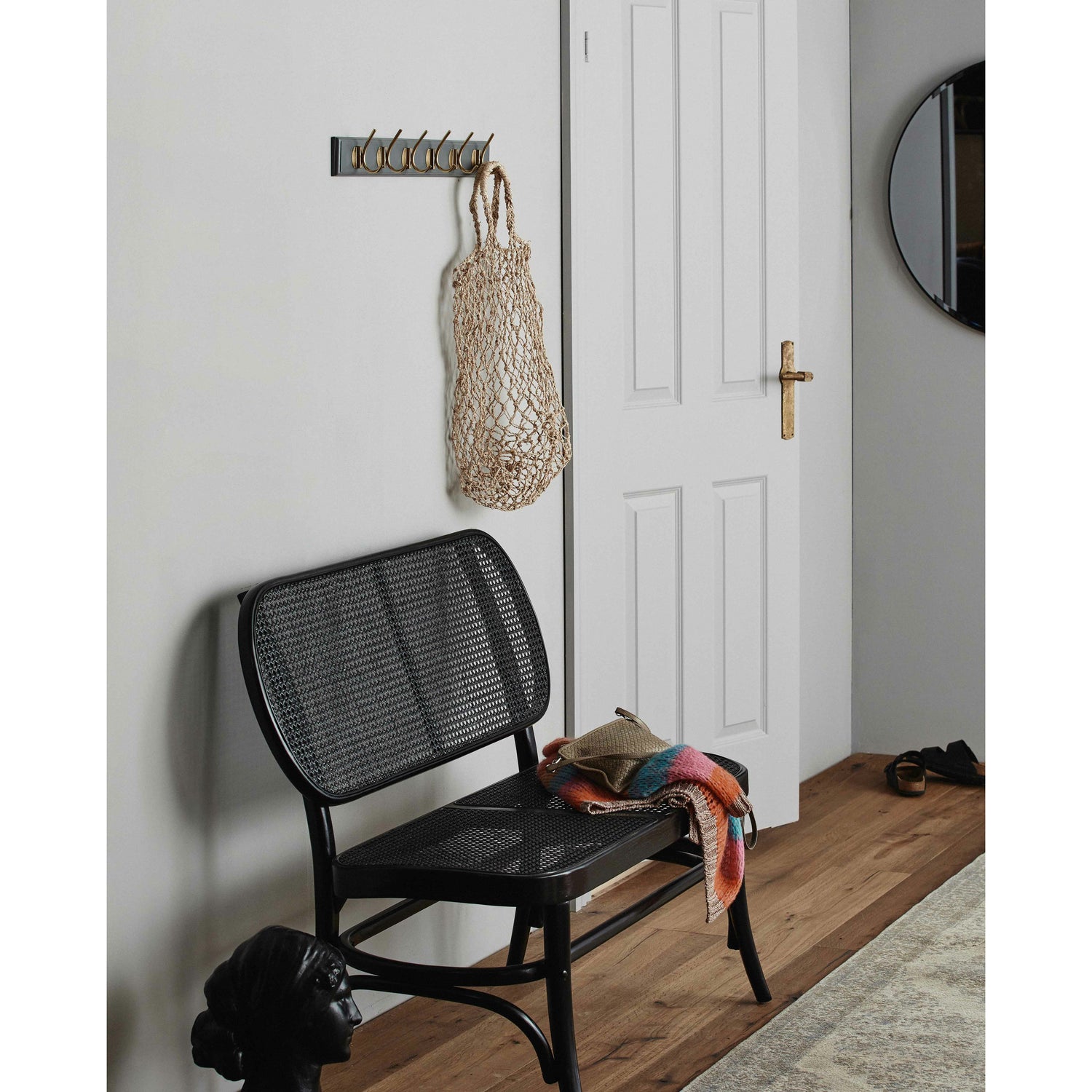 Ganchos ousados em madeira com 6 ganchos de latão - 60 cm - cinza