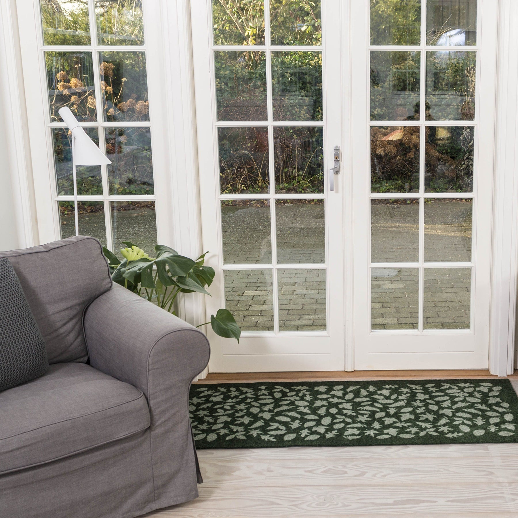 GULVMÅTTE 67 x 200 CM - LEAVES/DARK GREEN - Tica Copenhagen - DesignGaragen.dk