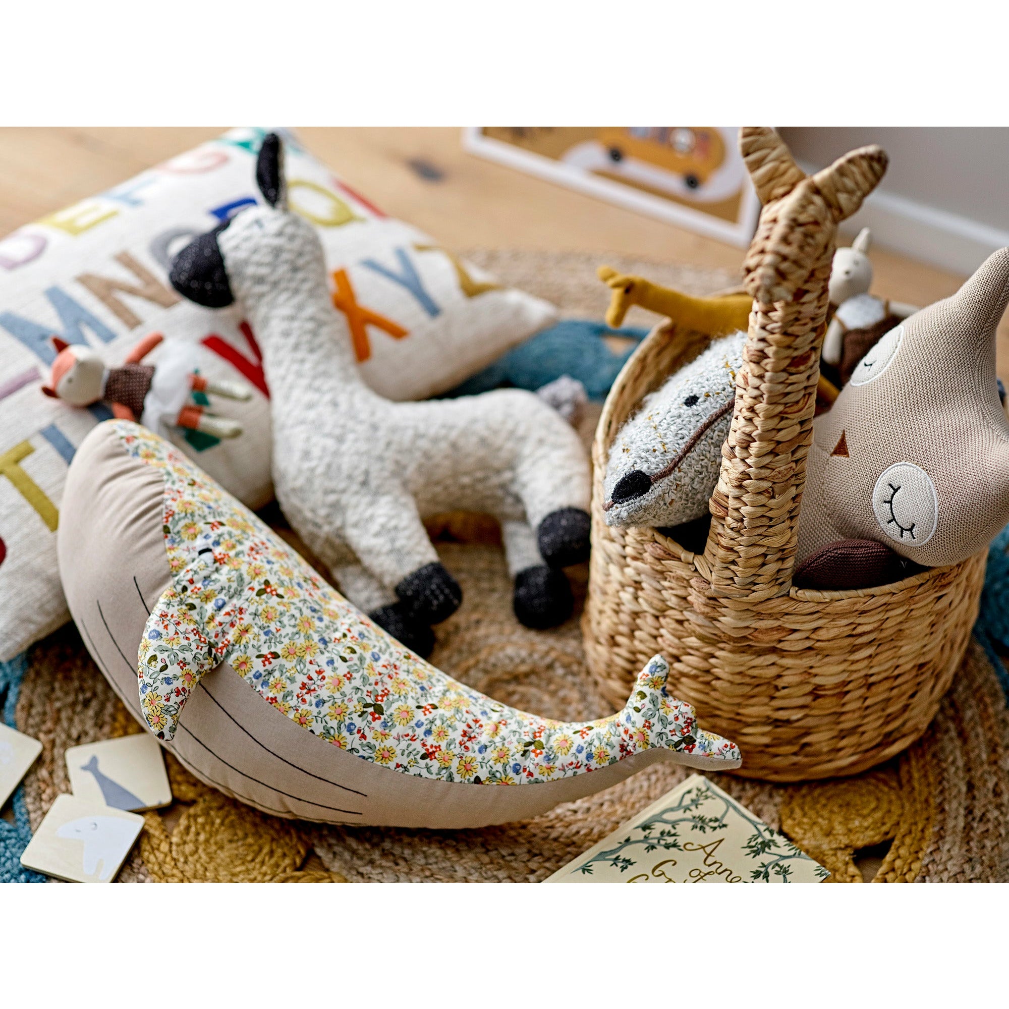 BLOOMINGVILLE MINI Marlin Tæppe, Blå, Jute - D119 cm - DesignGaragen.dk.