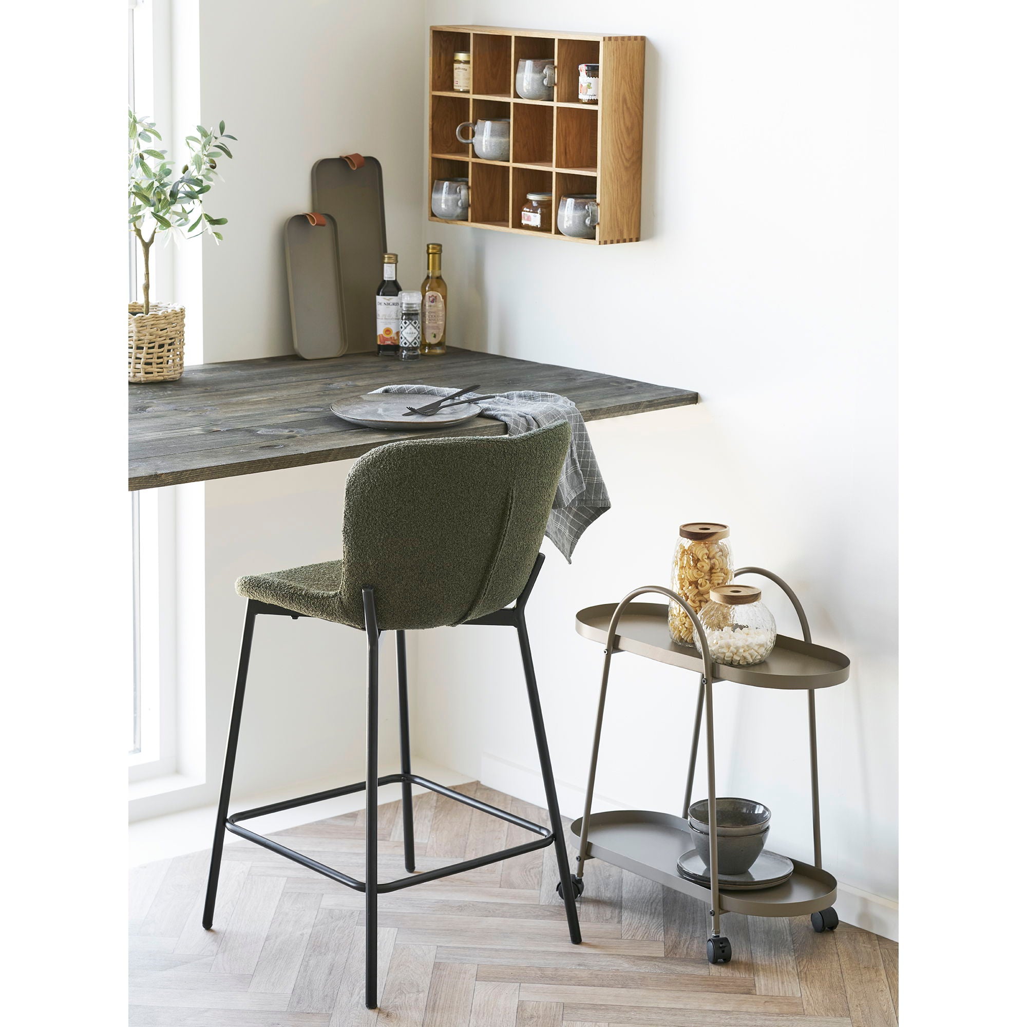 Maceda Counter Chair - Counter Chair, Bouklé, verde, pernas pretas HN1241