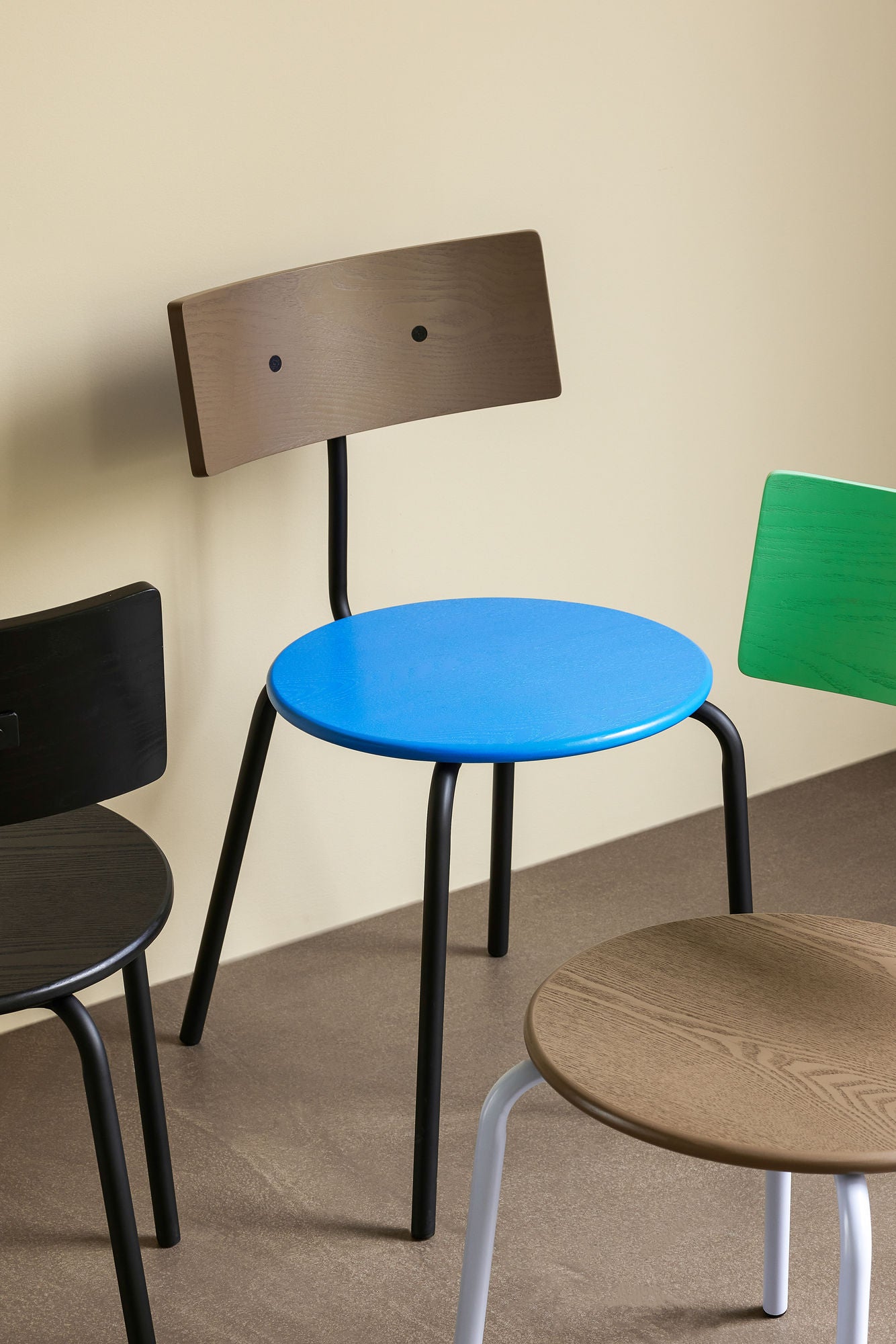 Cadeira de jantar Hübsch Koi preta