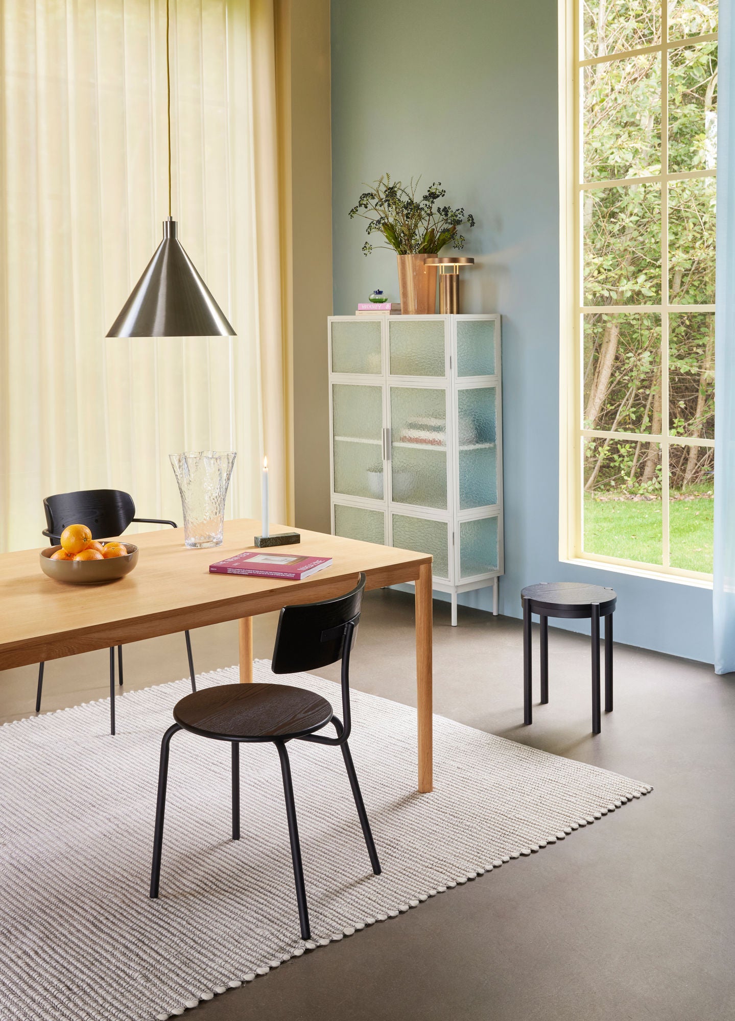 Cadeira de jantar Hübsch Koi preta