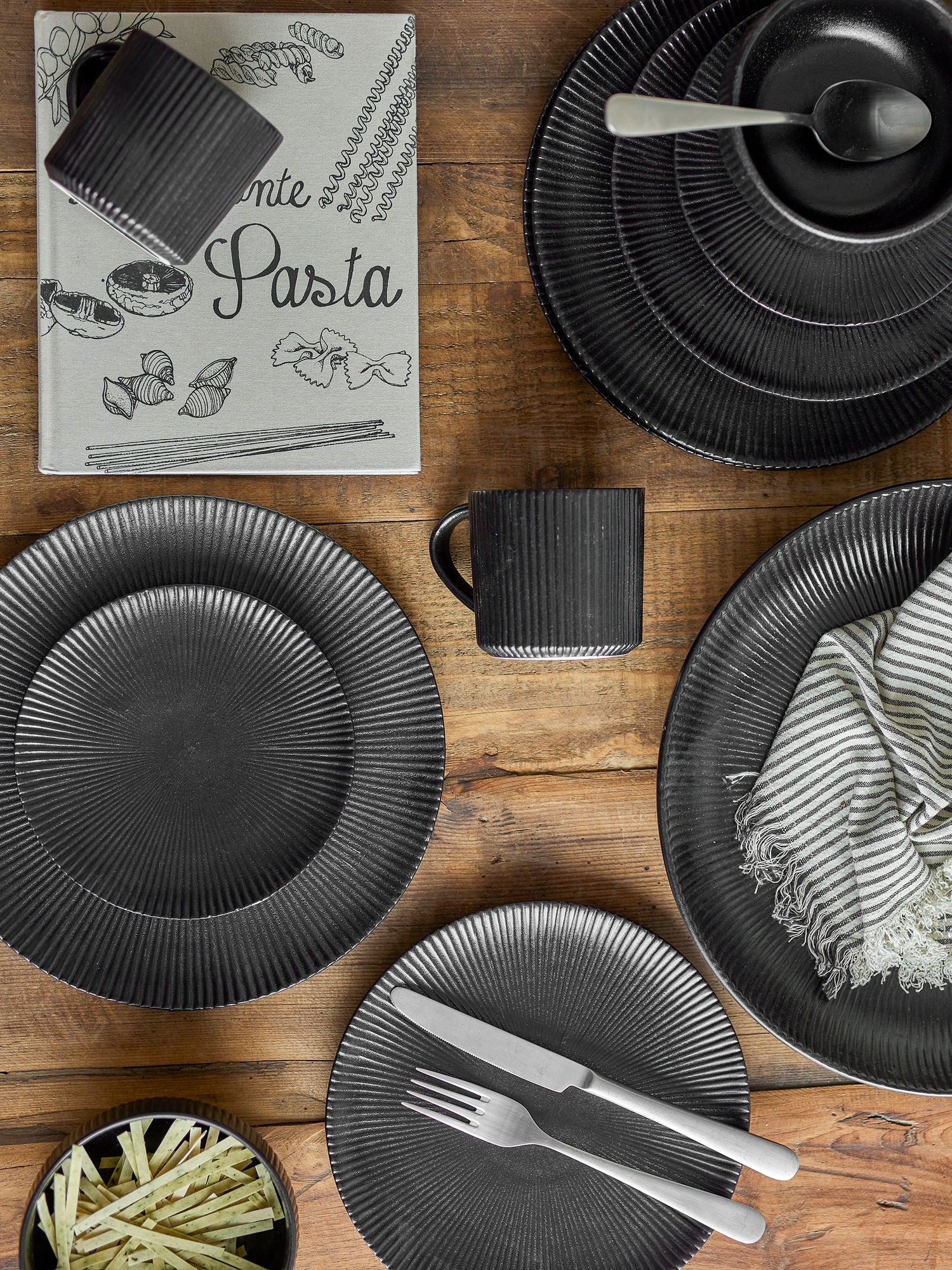 Bloomingville Neri Table Service Set, preto, grés