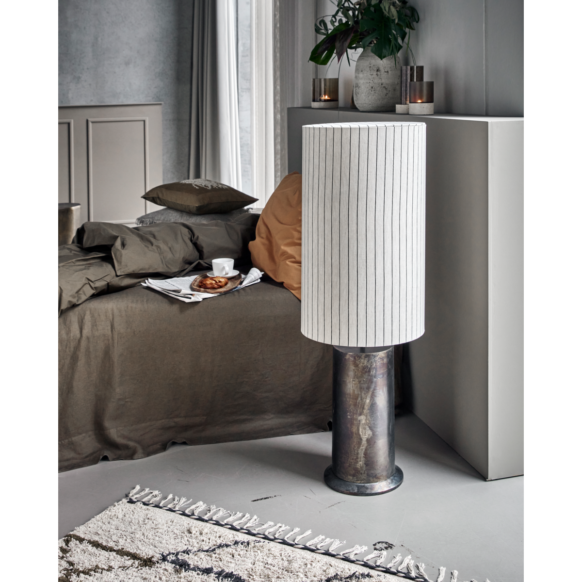 Lâmpada de piso, base hdrafi com hdshade, marrom antigo; branco cru; preto