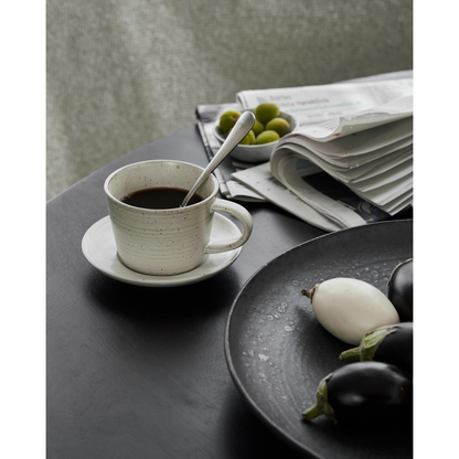 Copo com pires, hdpion, cinza; branco