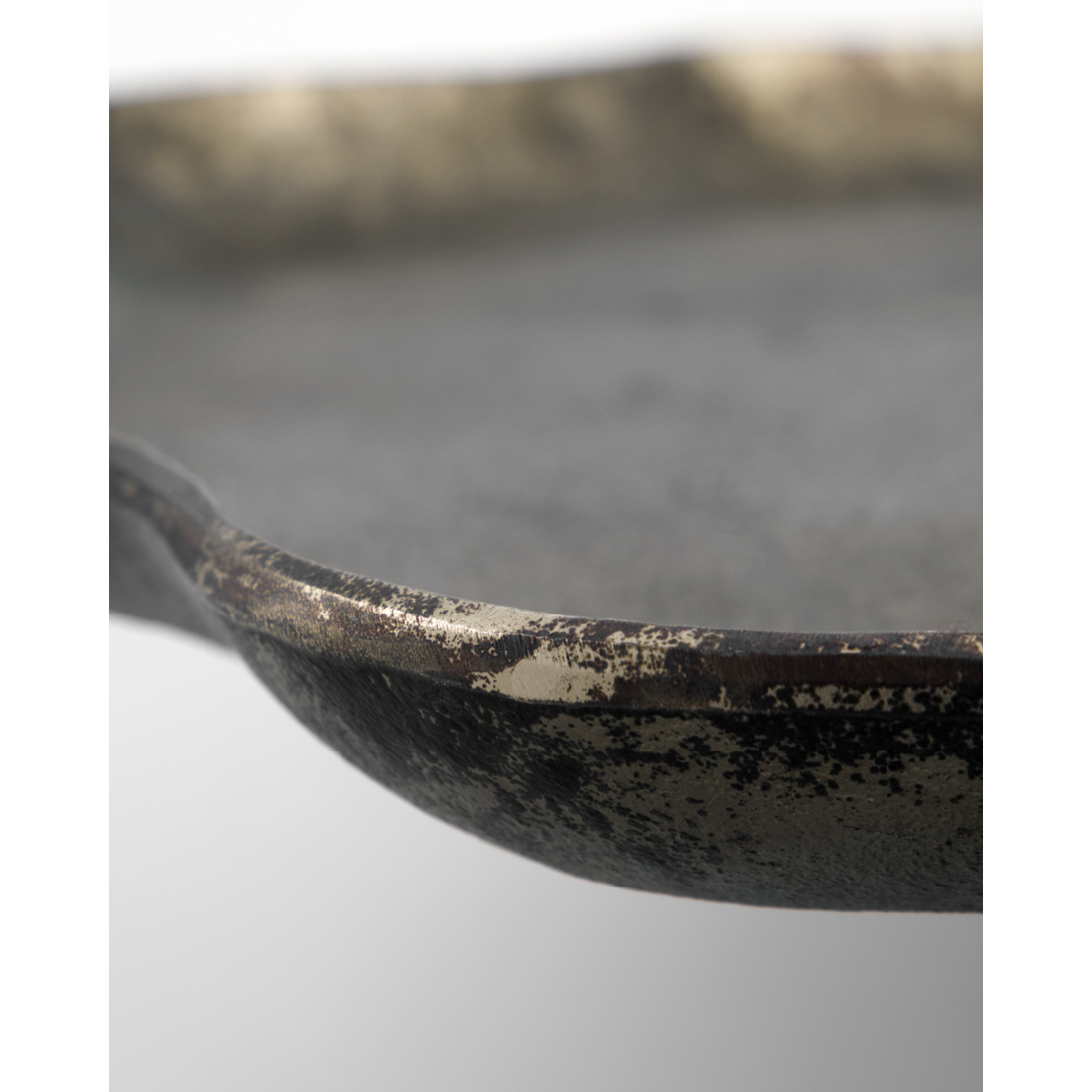 Bandeja, hdtalas, acabamento de latão antigo