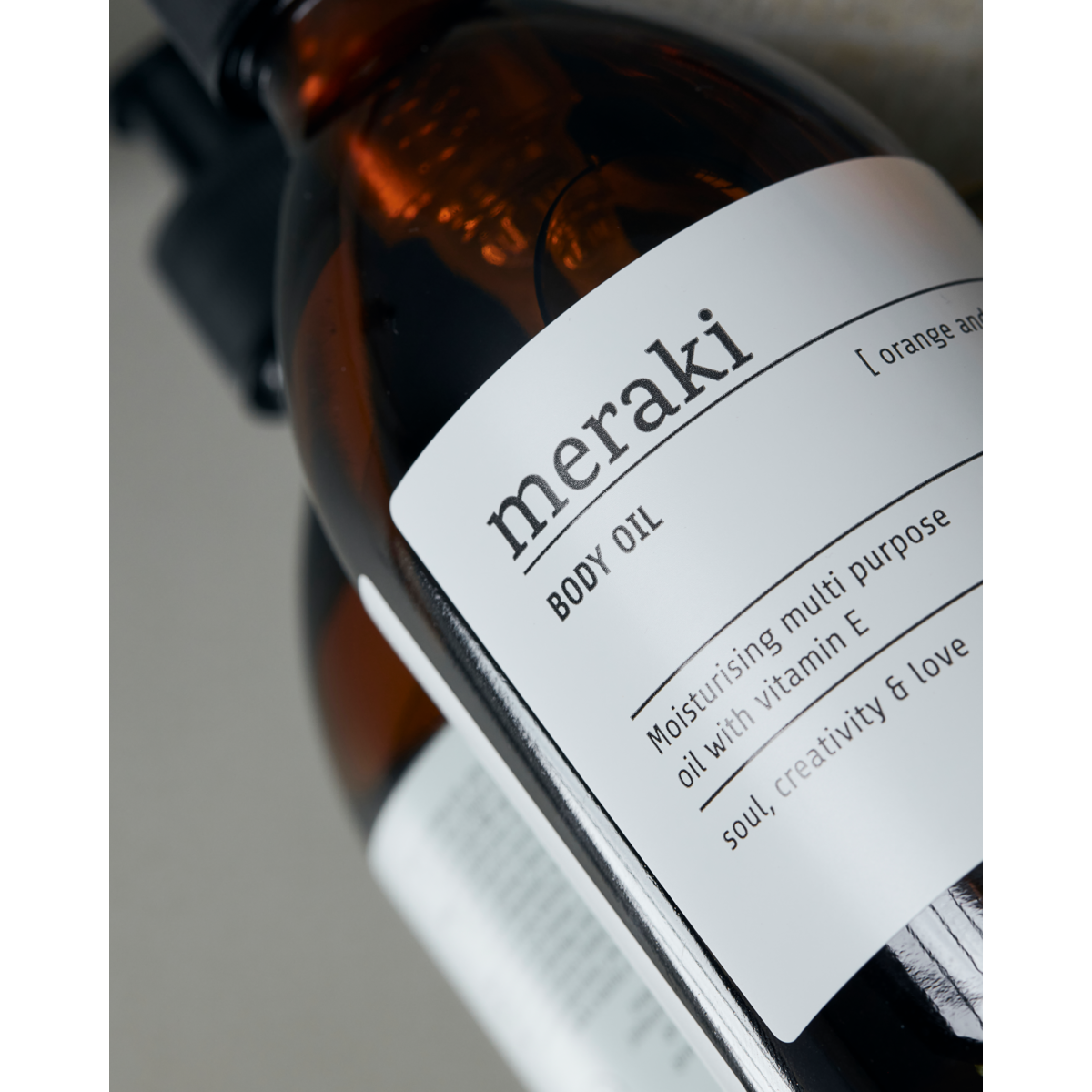 Óleo corporal, laranja e ervas, marrom