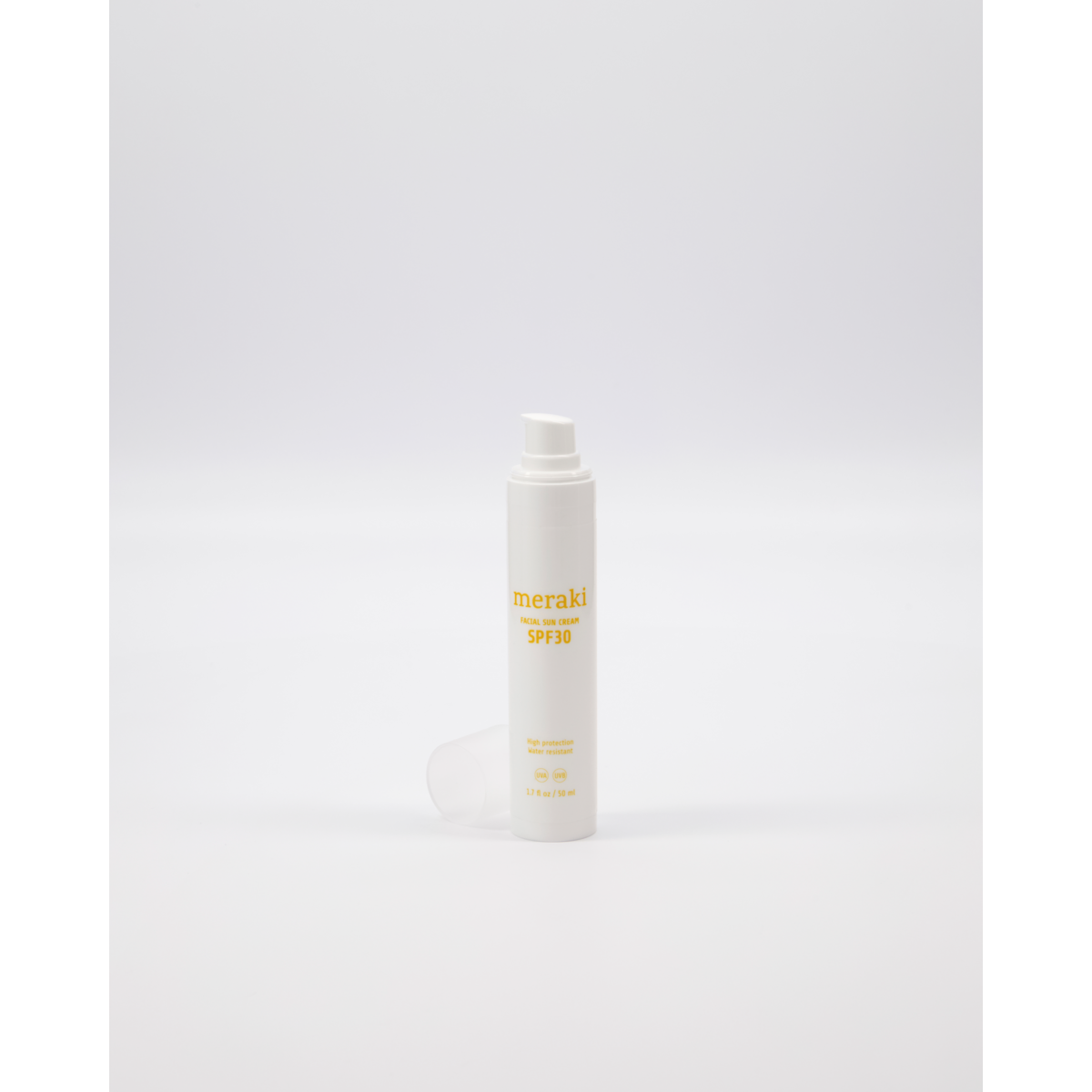 Creme de sol no rosto, levemente perfumado, branco