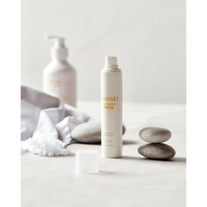 Creme de sol no rosto, levemente perfumado, branco