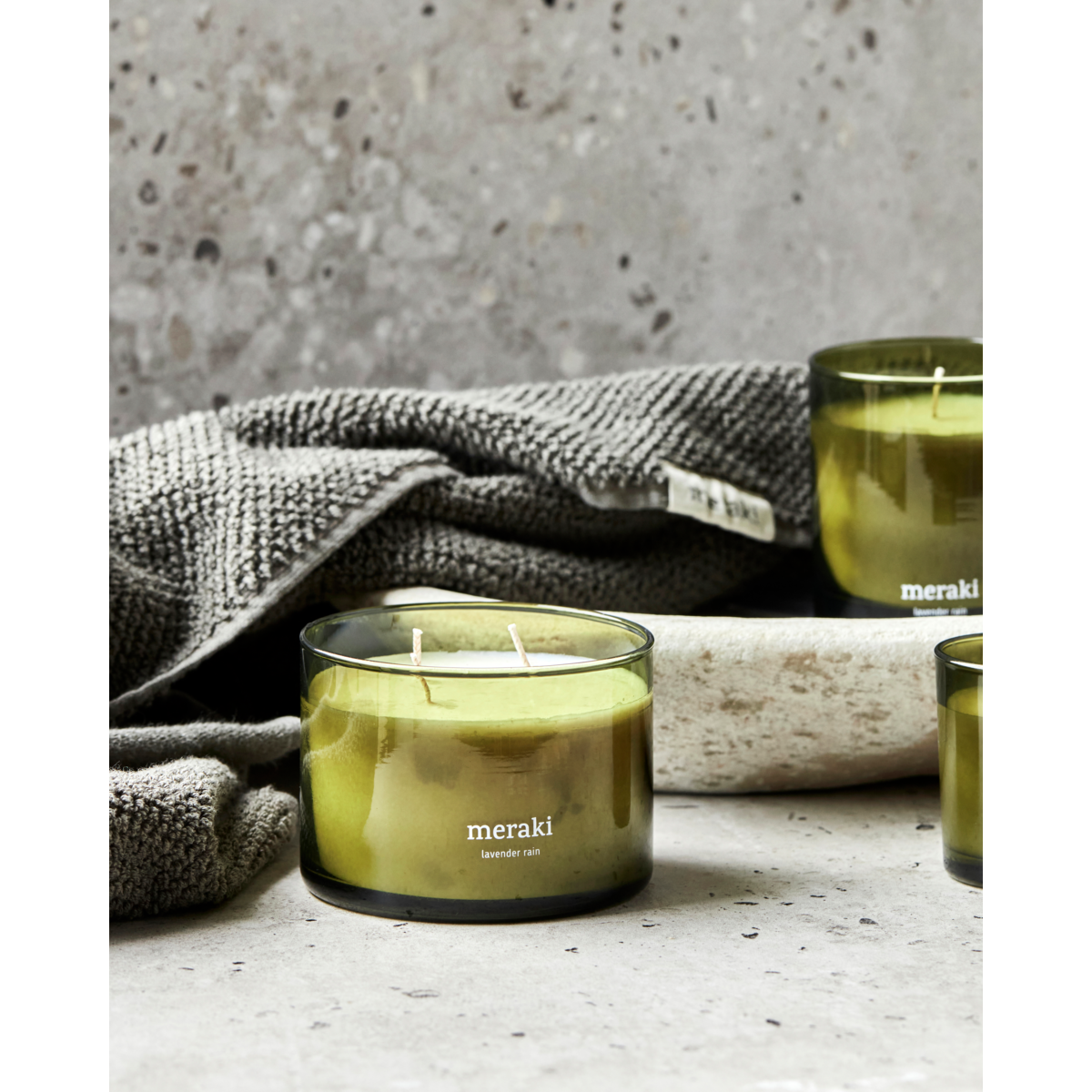 Velas perfumadas, chuva de lavanda, verde