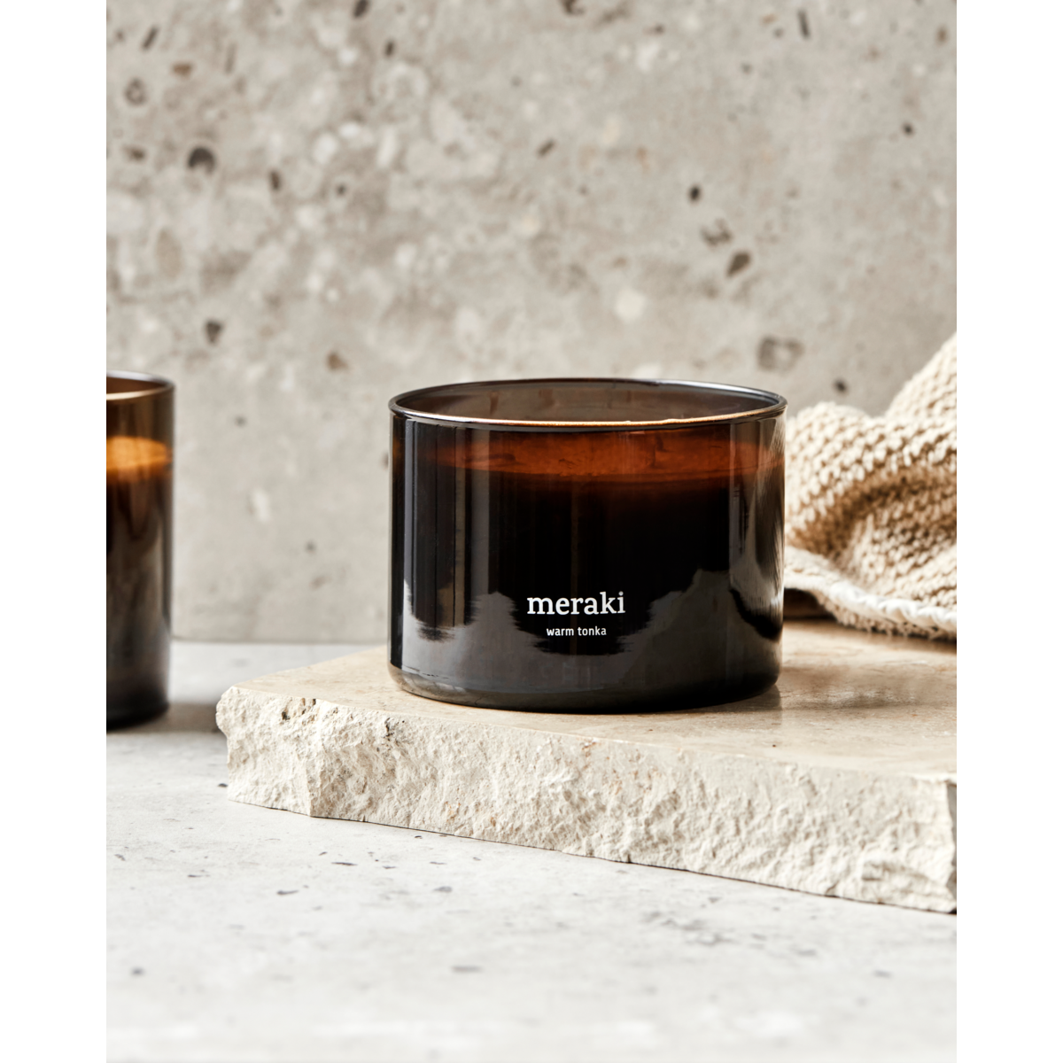 Velas perfumadas, tonka quente, marrom
