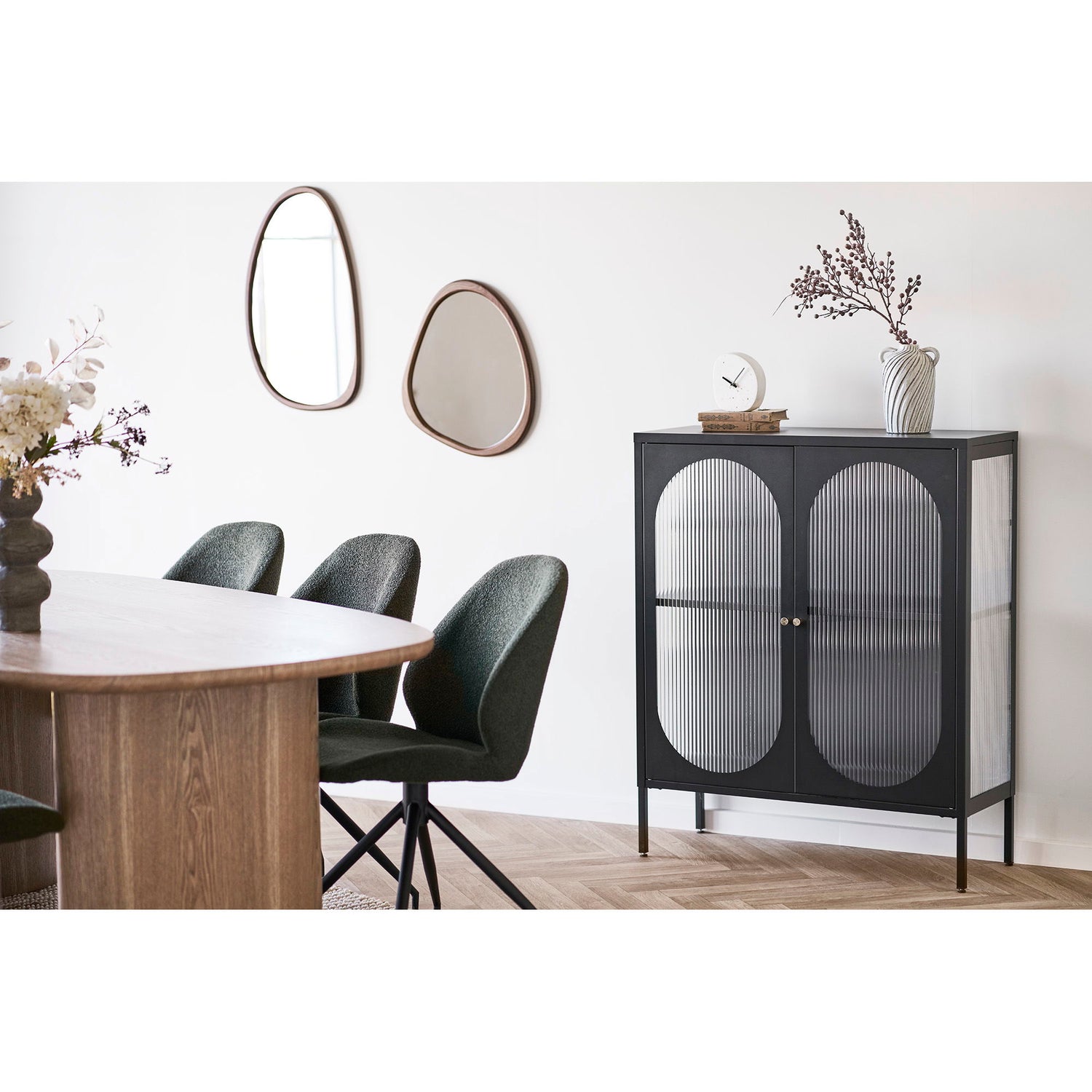 Luxon Mirror - espelho, forma orgânica, aparência de madeira 38.5x64.5 cm
