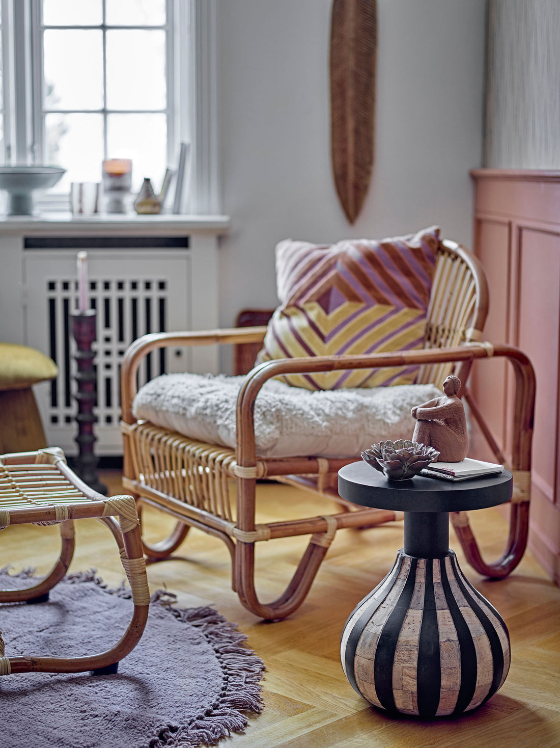 Tabela lateral de Bloomingville Aloise, preto, manga FSC 100%®