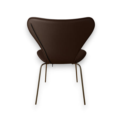Capa completa para cadeira Arne Jacobsen 3107 em couro marrom escuro