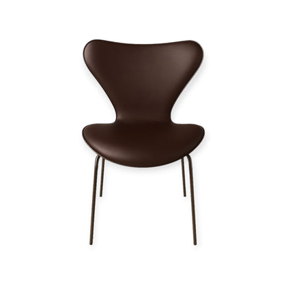 Capa completa para cadeira Arne Jacobsen 3107 em couro marrom escuro