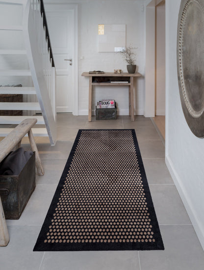 GULVMÅTTE 90 x 200 CM - DOTS/SORT SAND - Tica Copenhagen - DesignGaragen.dk