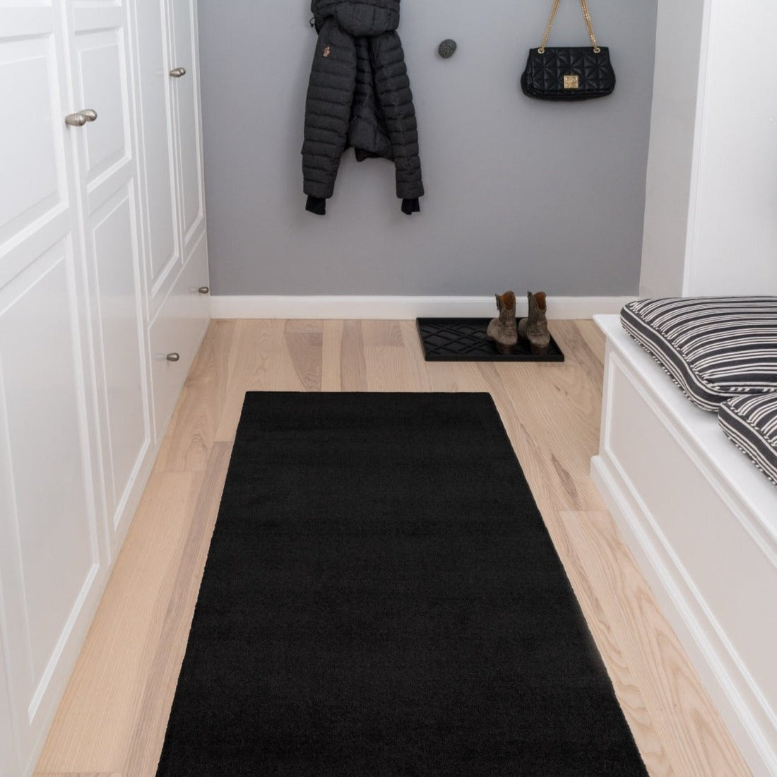 TÆPPE/MÅTTE 90 x 200 CM - UNI COLOR/SORT - Tica Copenhagen - DesignGaragen.dk