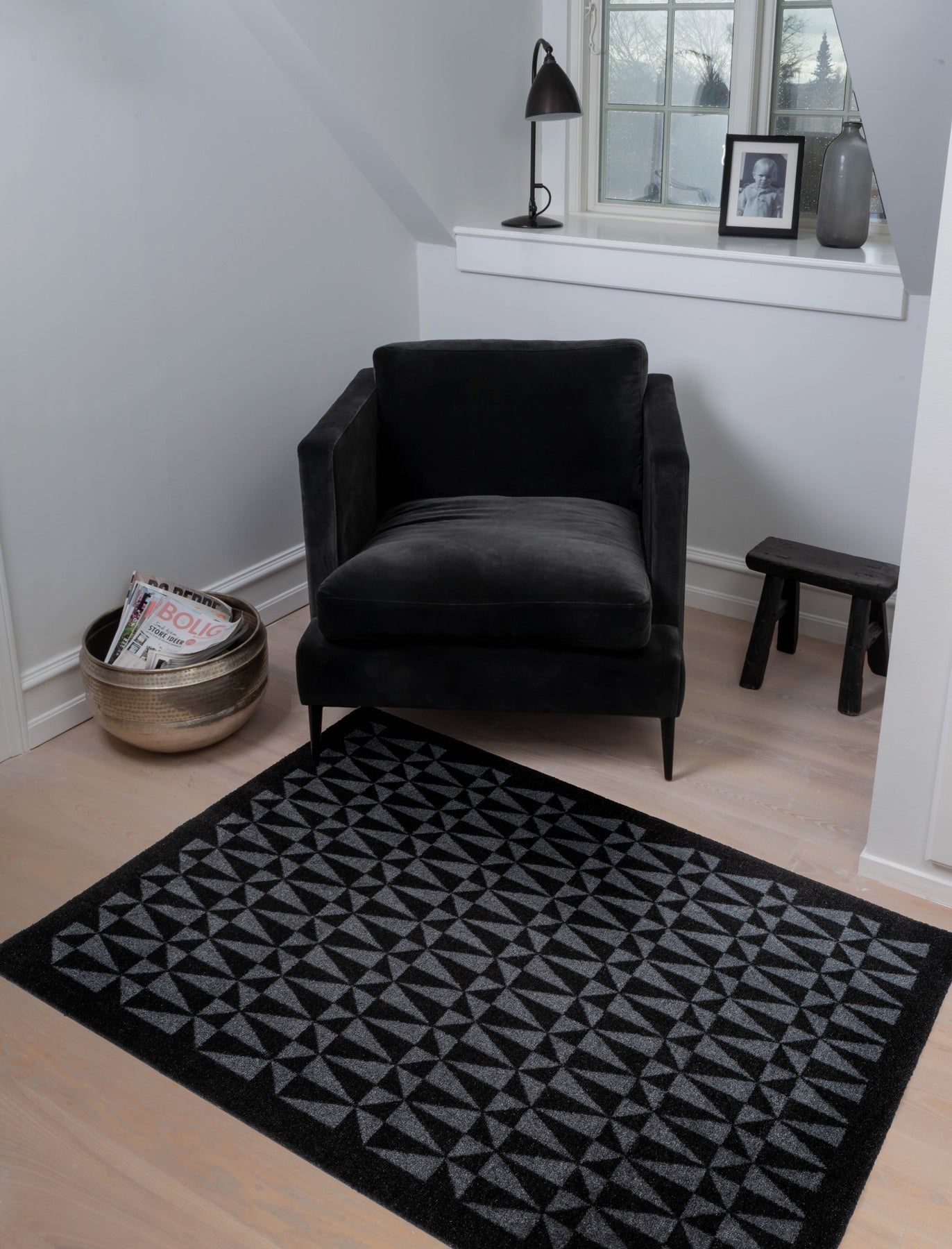 GULVMÅTTE 67 x 120 CM - GRAPHIC/BLACK GREY - Tica Copenhagen - DesignGaragen.dk
