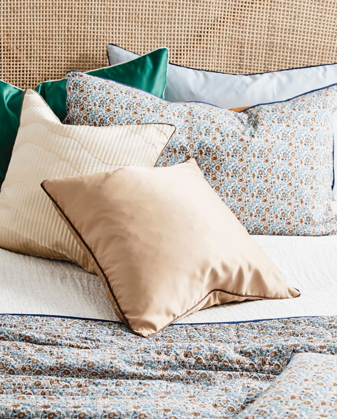 Ain travesseiros em cetim - 50x50 - marrom claro