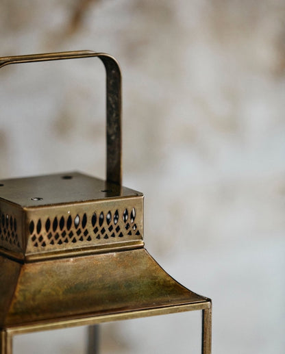 Lanterna ANTIGA em ferro - h30 cm - acabamento dourado