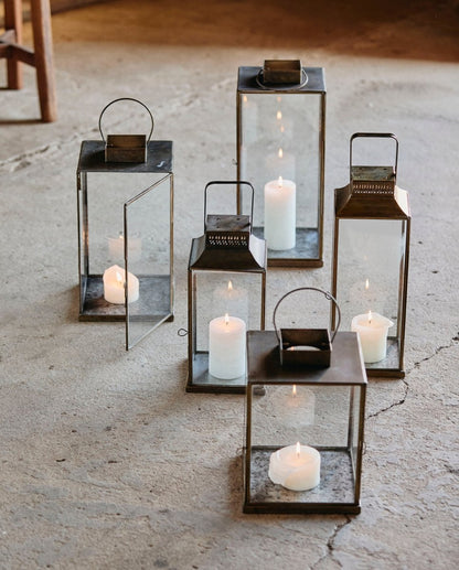 Lanterna ANTIGA em ferro - h30 cm - acabamento dourado