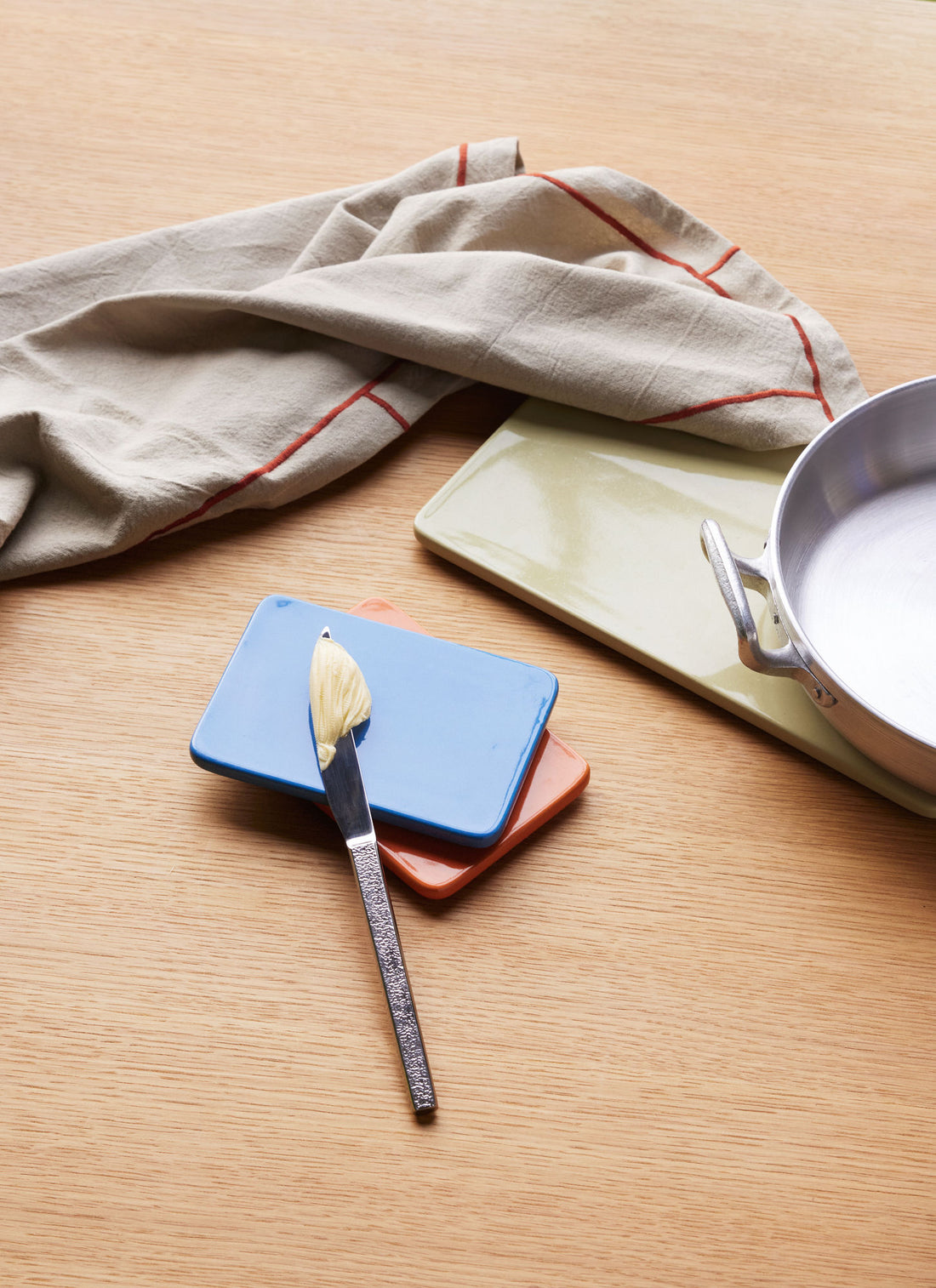 Hübsch Mano Cutlery texturizado (conjunto de 16)