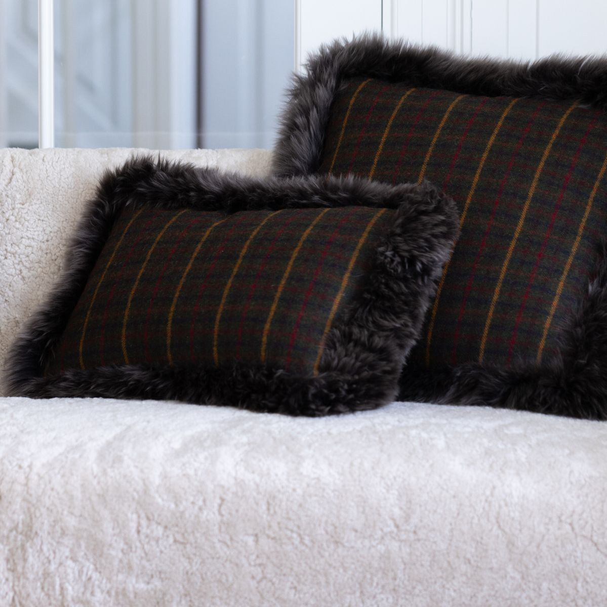 Coleção Verificada | Almofada de lã | Cabelos compridos | Dupla Face | 34x52cm