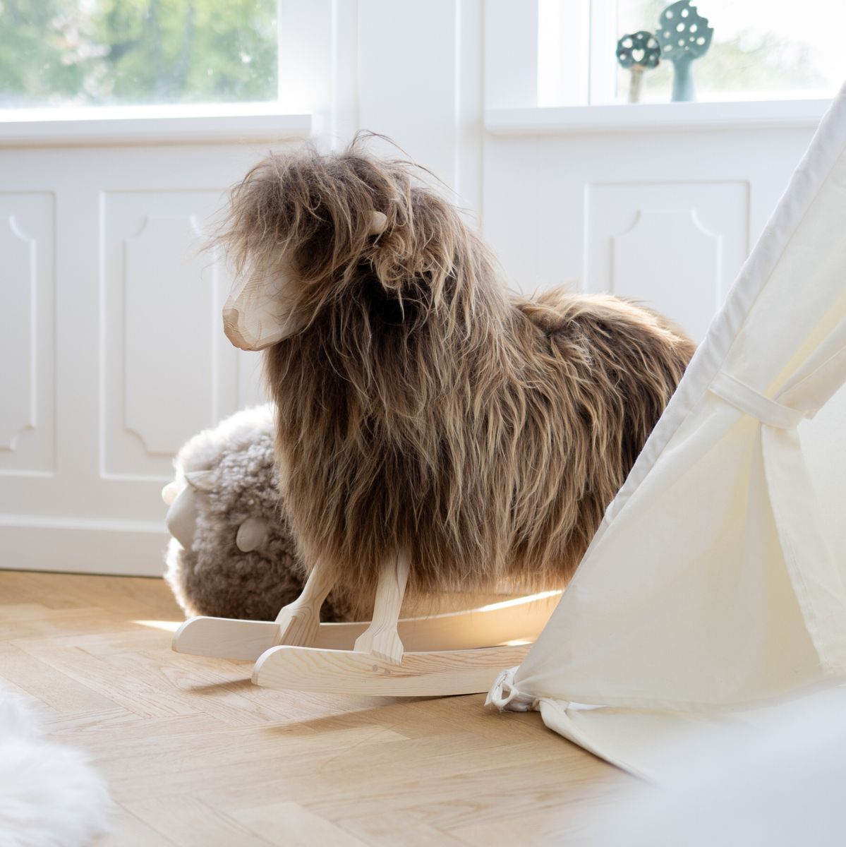 Manray Povl Kjer Design | Pele de cordeiro de Gotlândia | Grande C85xL25xA60 cm