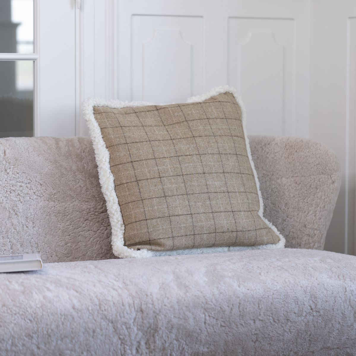 Coleção Verificada | Almofada de lã | Pêlo curto | 52x52cm