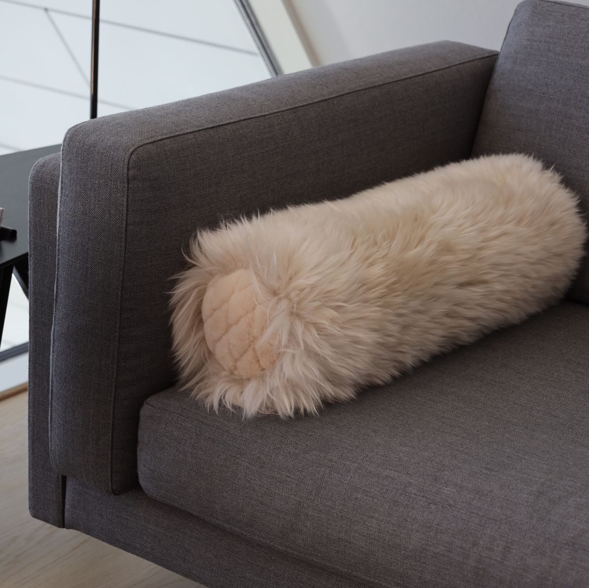 Almofada de reforço | Mocassim de cabelos compridos | Nova Zelândia | D20xC52 cm