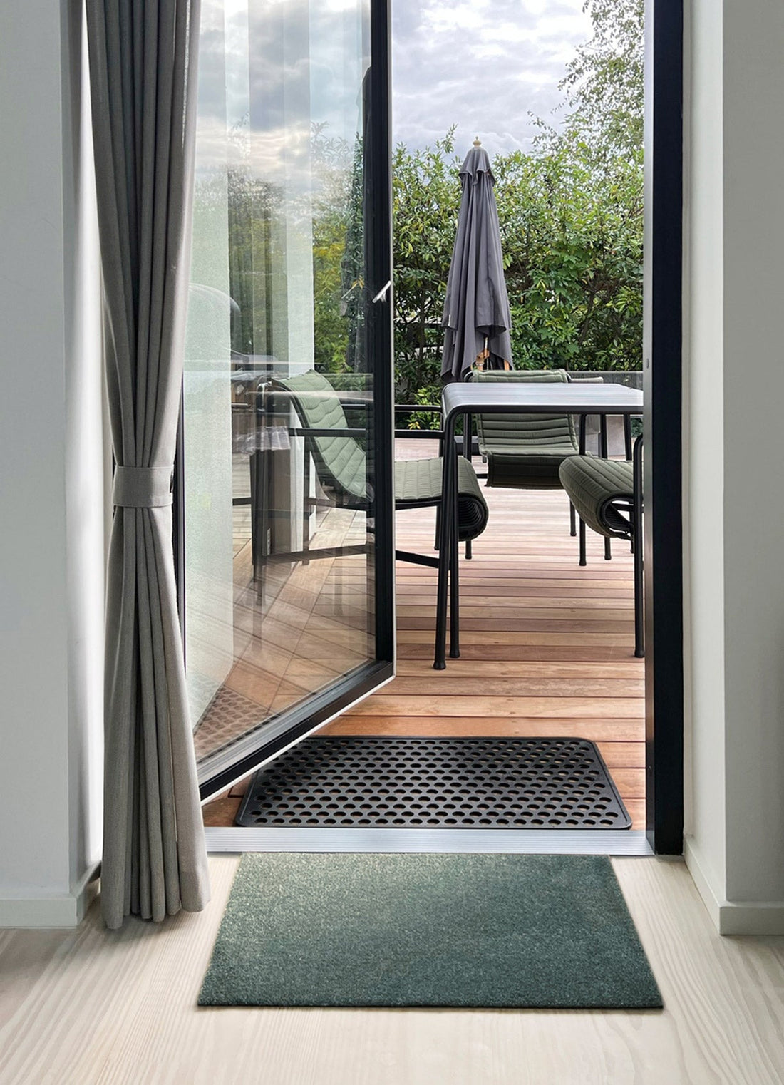 GULVMÅTTE 40 x 60 cm - UNI COLOR/DUSTY GREEN - Tica Copenhagen - DesignGaragen.dk