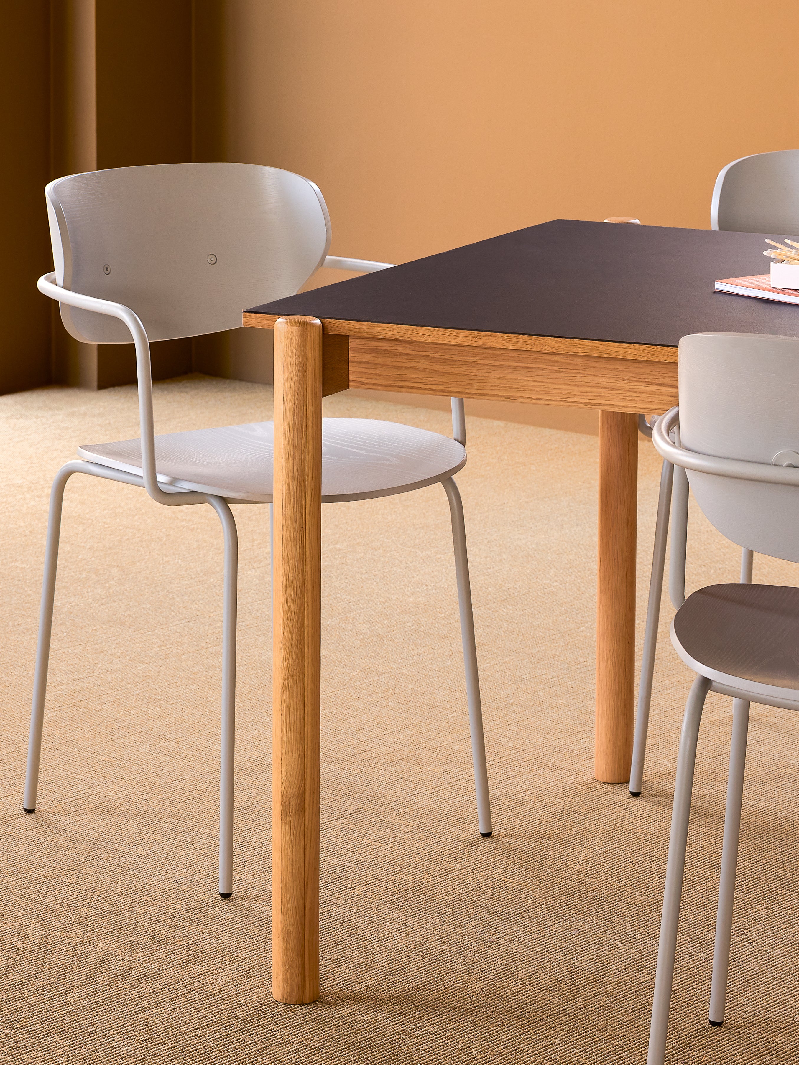 Mesa de Jantar Oblíqua Retangular Preta - 190x107xh75cm