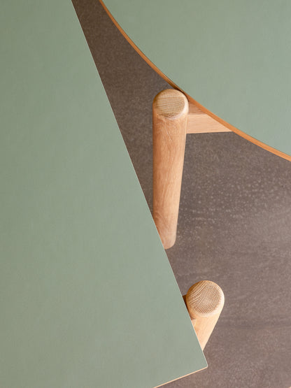 Mesa de Jantar Oblíqua Redonda Verde Oliva - ø115xh75cm