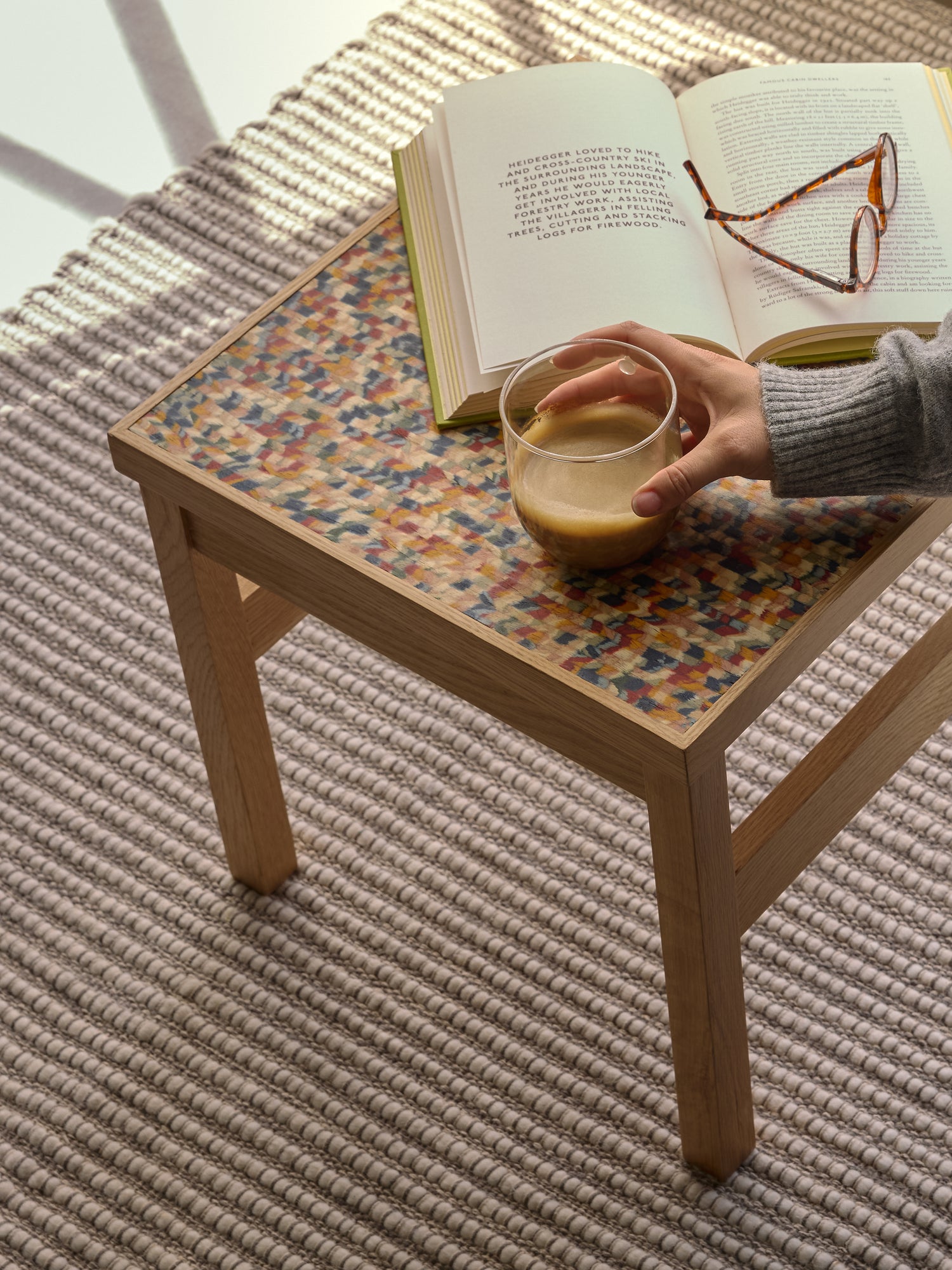 Mesa lateral confete multicolorida - 40x40xh38cm