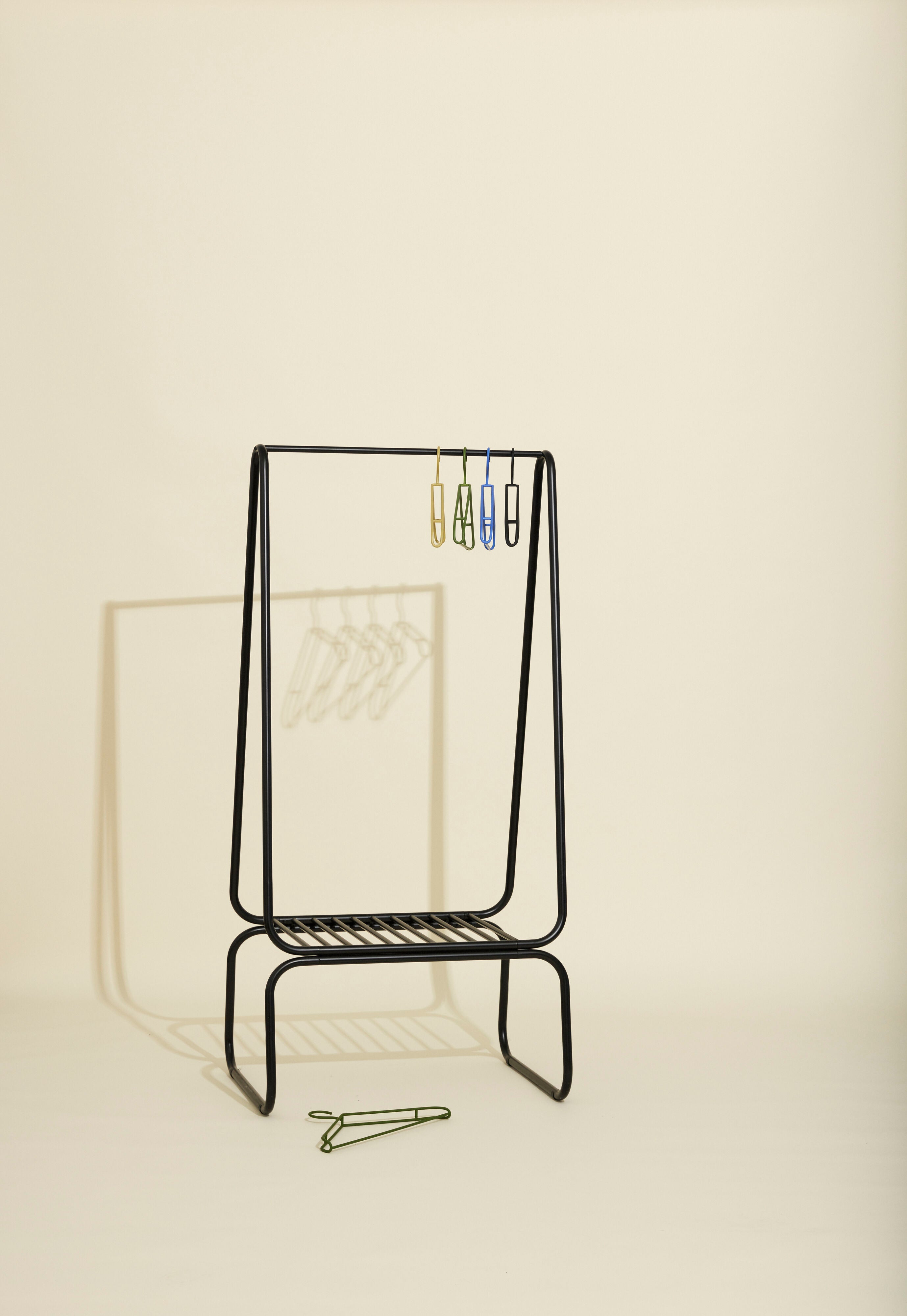 Aplique rack de roupas pequeno preto - 60x72xh157cm