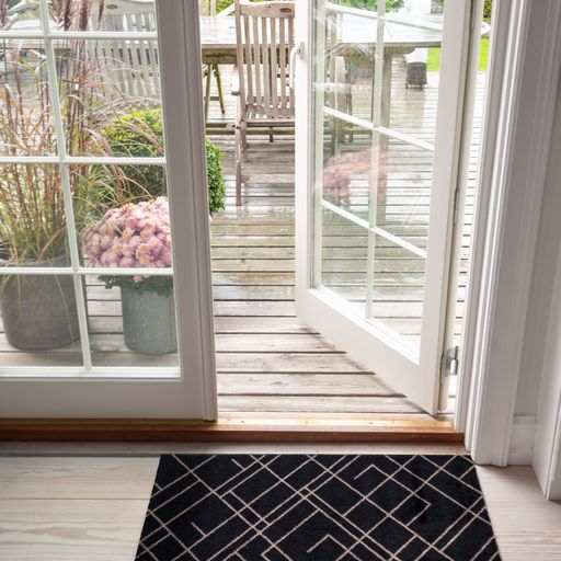 GULVMÅTTE 60 x 90 CM - LINES/SAND BLACK - Tica Copenhagen - DesignGaragen.dk