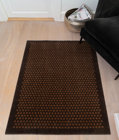 NYHED - TÆPPE/MÅTTE 90 x 130 CM - DOT/COGNAC-DARK BROWN - Tica Copenhagen - DesignGaragen.dk
