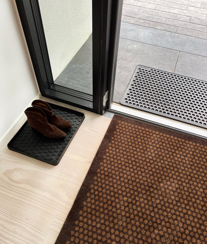 NYHED - TÆPPE/MÅTTE 90 x 130 CM - DOT/COGNAC-DARK BROWN - Tica Copenhagen - DesignGaragen.dk