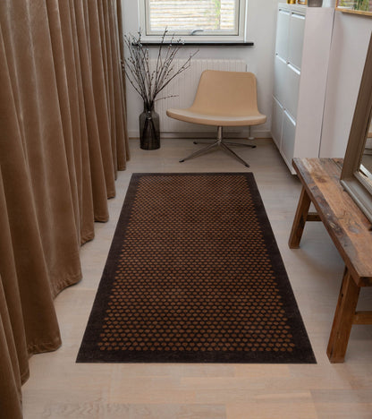 Notícias - Carpet/teve 90 x 200 cm - Dot/Cognac -Dark Brown