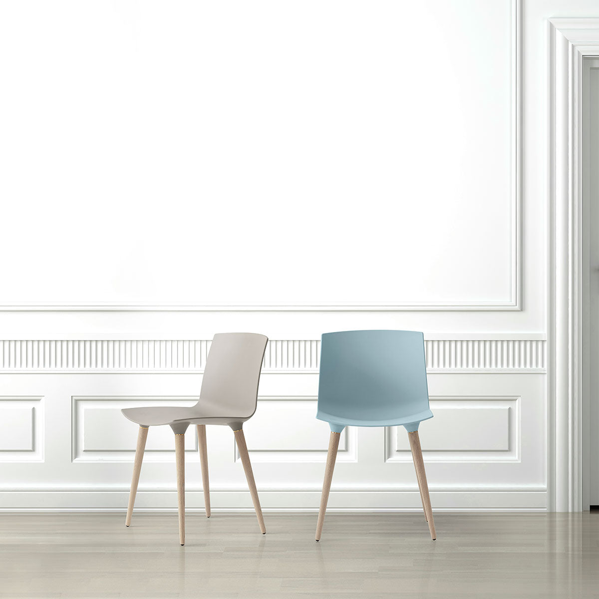 Andersen Furniture TAC -  sæde i isblå - ben i eg/hvid pigm. lak - DesignGaragen.dk.