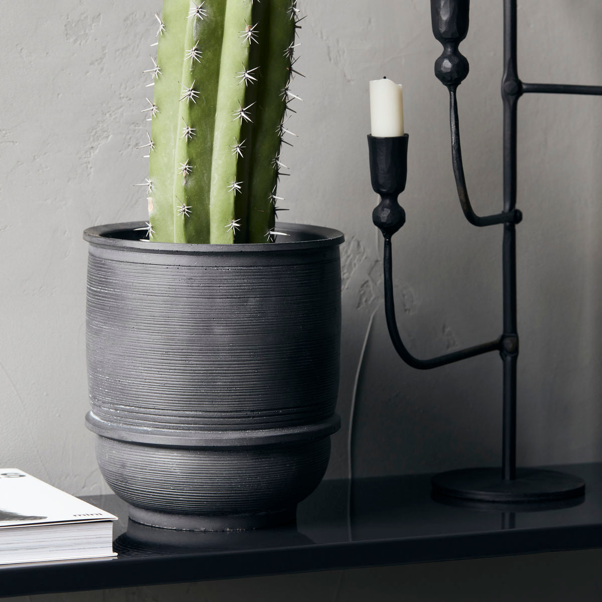 Médico da casa - Pote de ervas, terra, concreto - H: 16 cm, dia: 14 cm